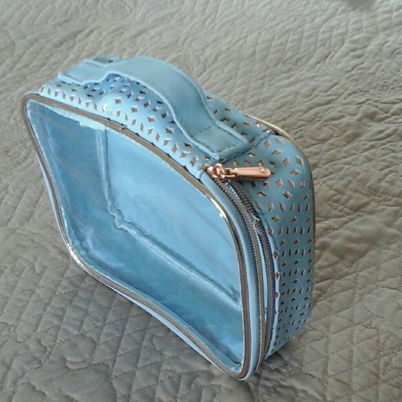 NWOT travel case with bags - Picture 6 of 7